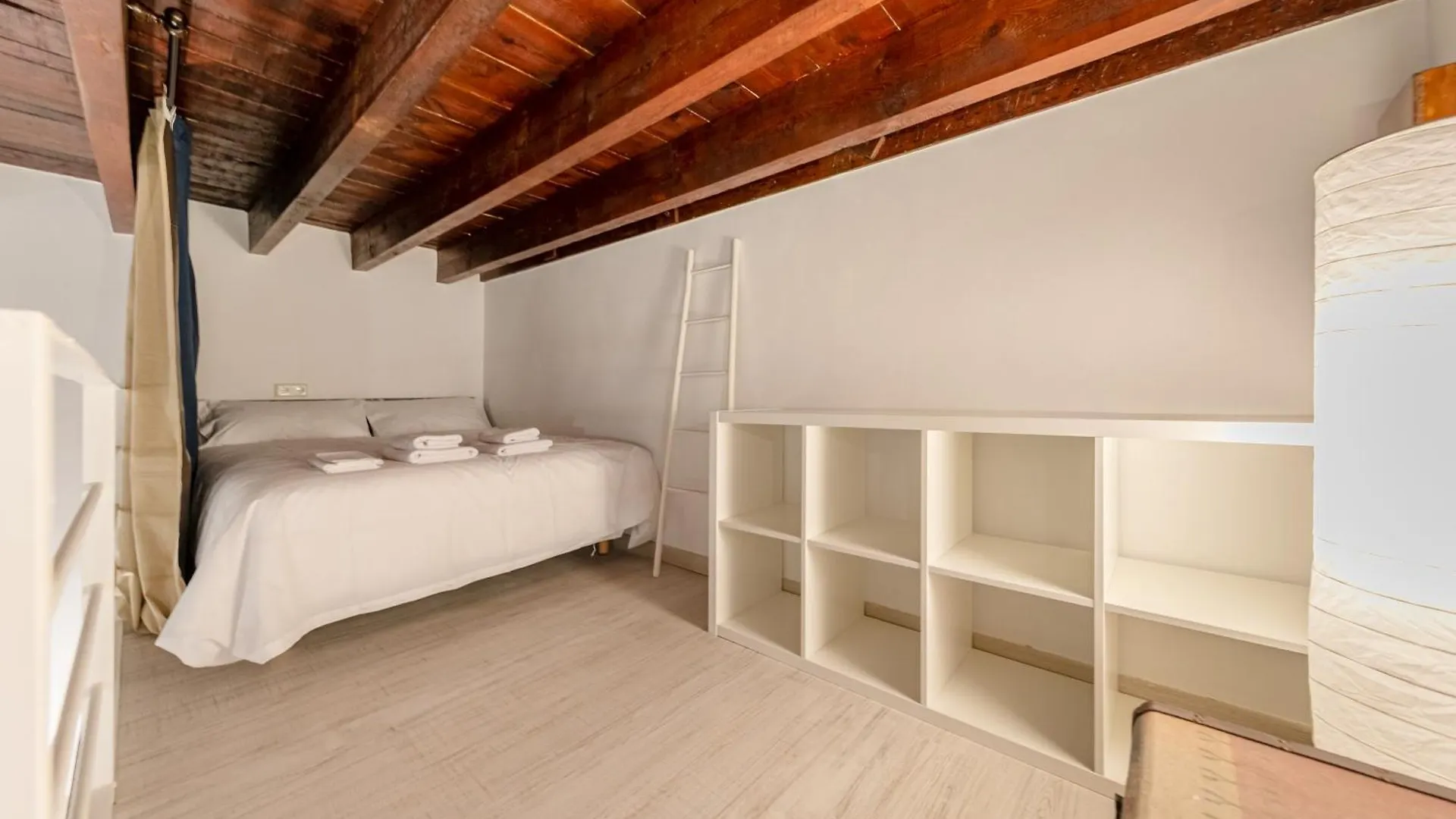 Casas De Sevilla - Casa Descalzos Spain
